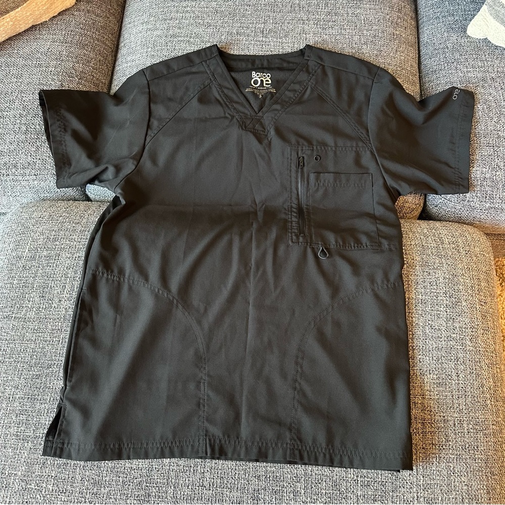 Barco One scrub top small black